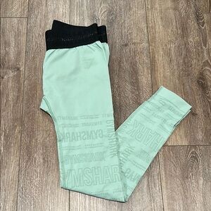 Gymshark Leggings Athletic Performance Bottoms Size: Medium